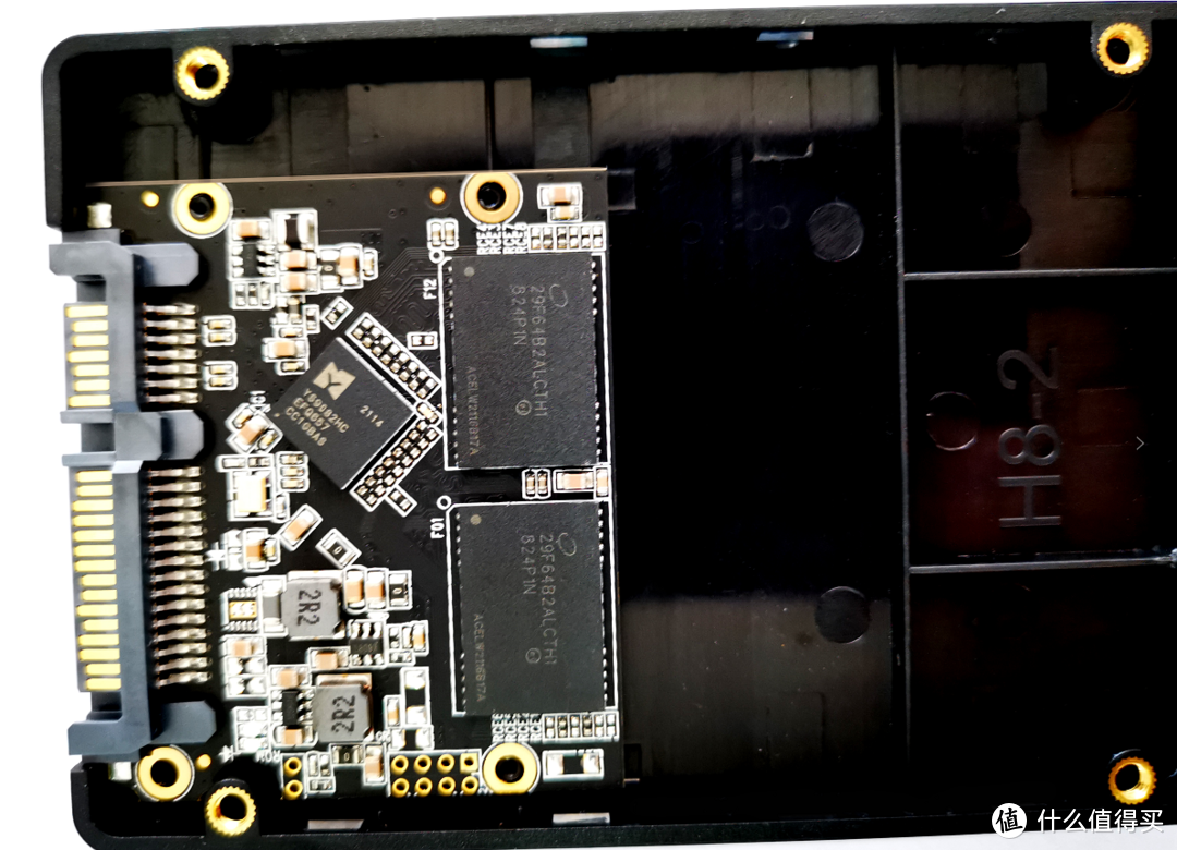 精亿黑鲨SATA3固态硬盘测试：固态剥壳探芯 不容忽视低调良“芯”