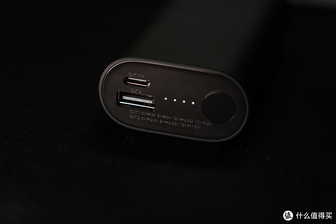 两个接口，USB-C接口可做移动电源的充电口