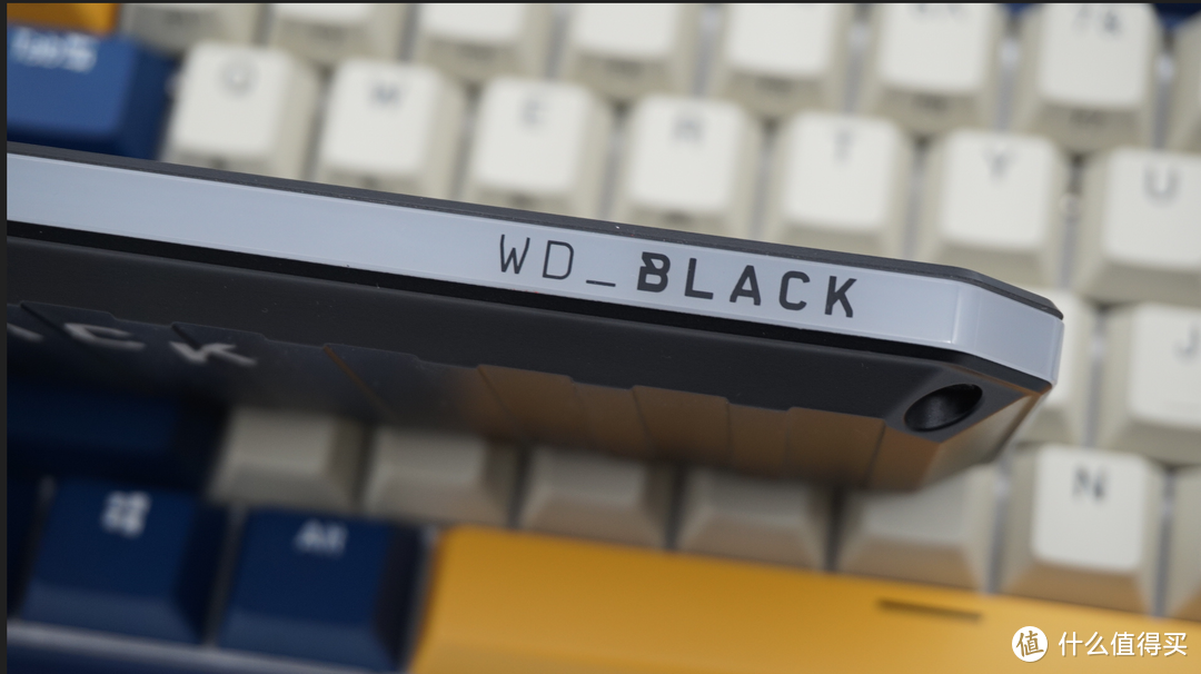 补足 Intel 平台硬盘性能短板，WD_BLACK AN1500 SSD 装机测评