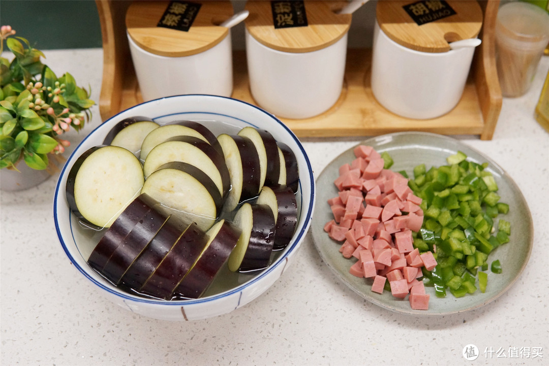 夏天，我家爱吃的“茄子饼”，简单省事，早餐能吃五六块，真香呀