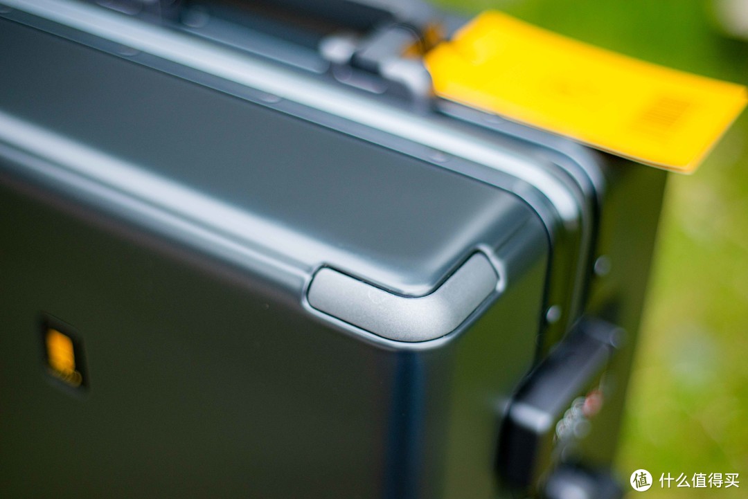 放心出发，快速前进、一手掌控、安全舒适 LEVELS 8 POWER系列行李箱使用体验
