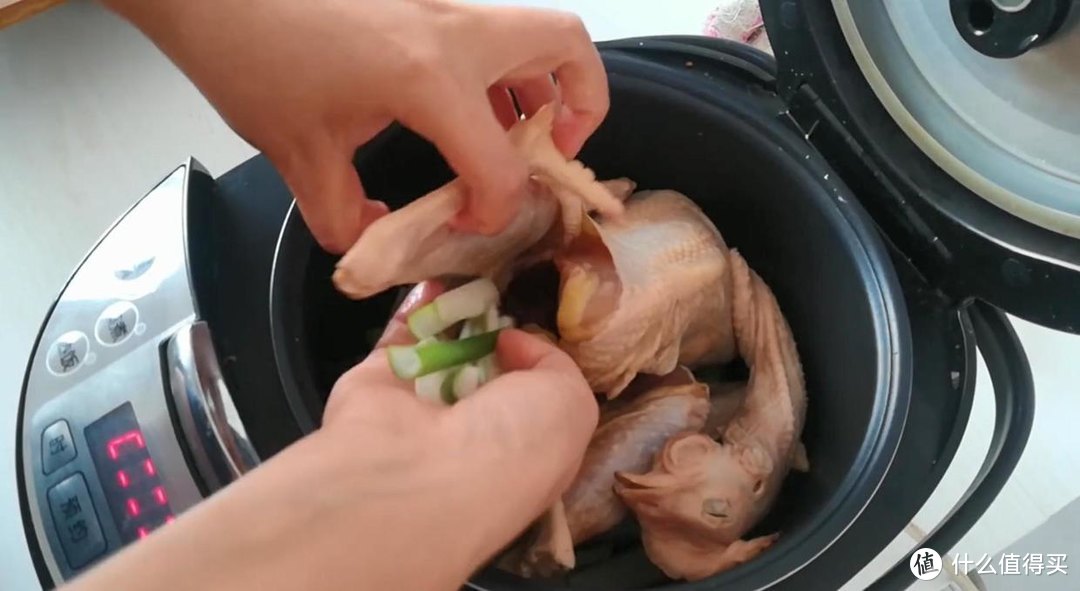 电饭煲盐焗鸡，鸡肉又香又软烂