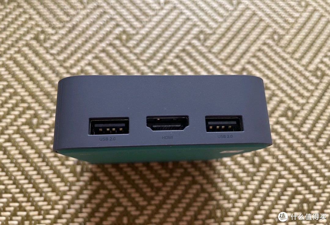 两个USB3.0和HDMI接口