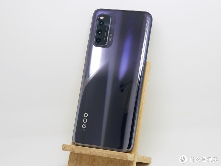 iQOO Neo5 活力版手机评测：务实的2000元档性能旗舰！