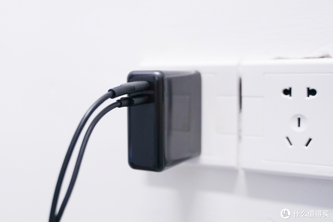 双USB-C配置，百瓦快充功率，联想YOGA 130W氮化镓充电器评测