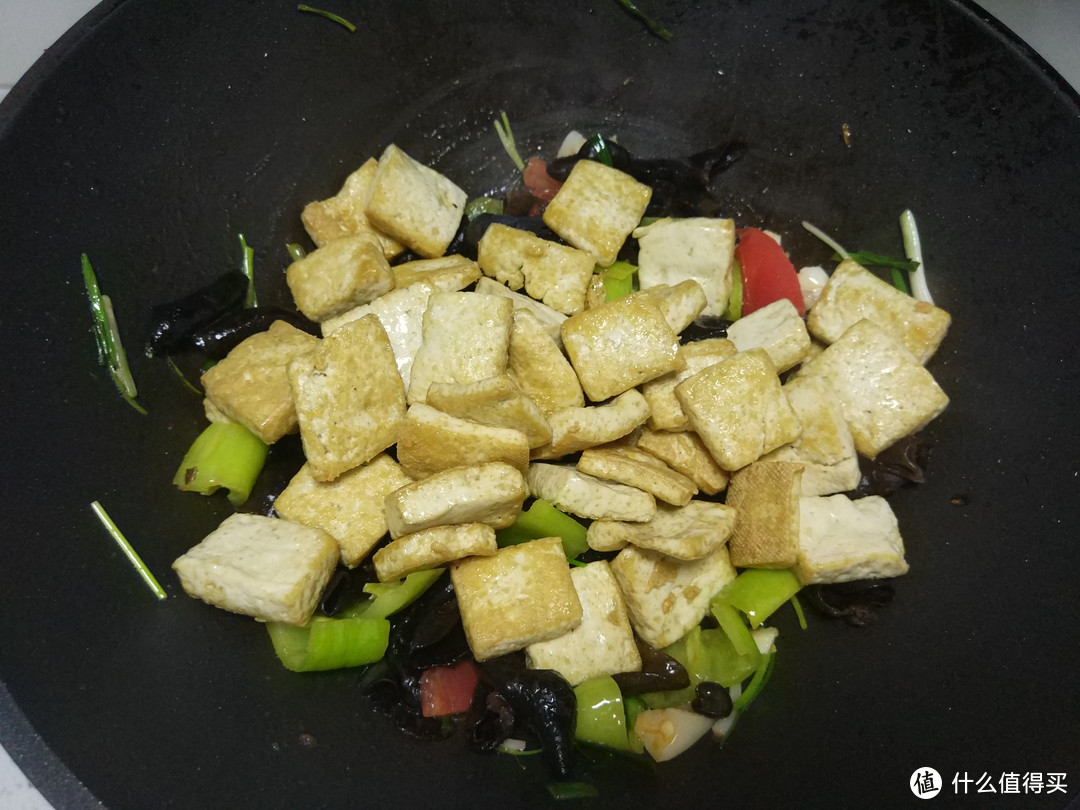 煎豆腐有窍门，多加一个小步骤，豆腐劲道不粘锅，无豆腥味特别香