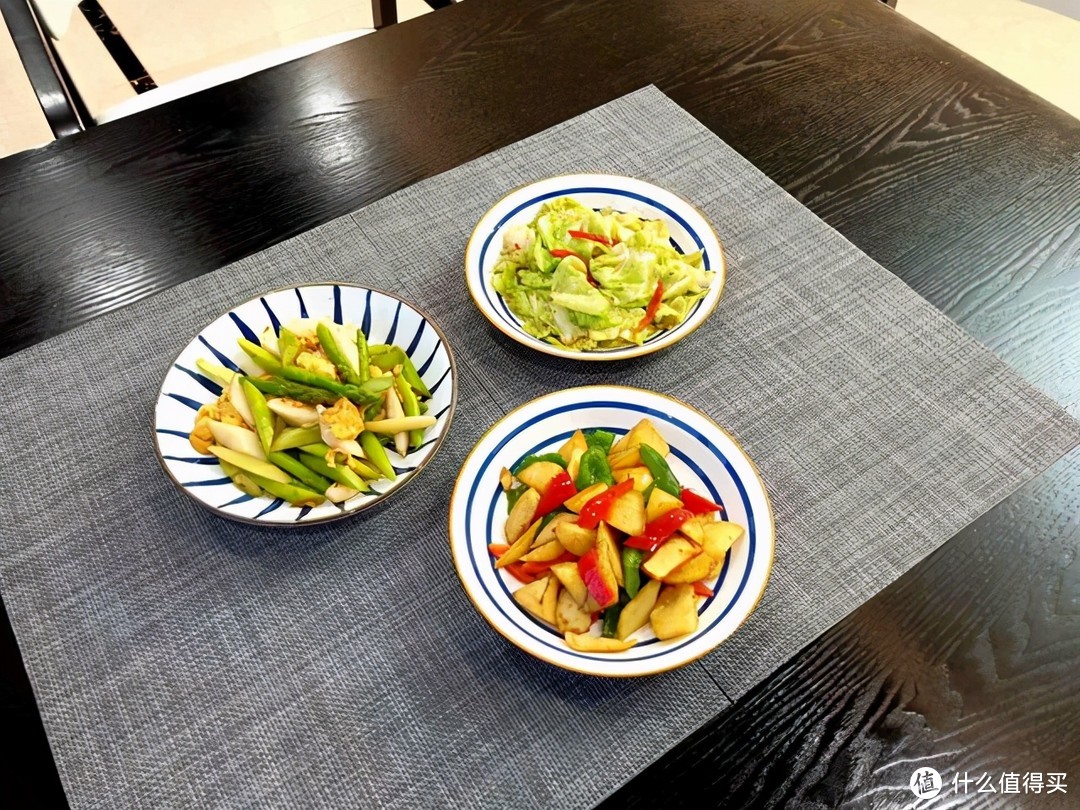 老两口的“轻食”晚餐，清淡开胃无负担，10元钱做3盘