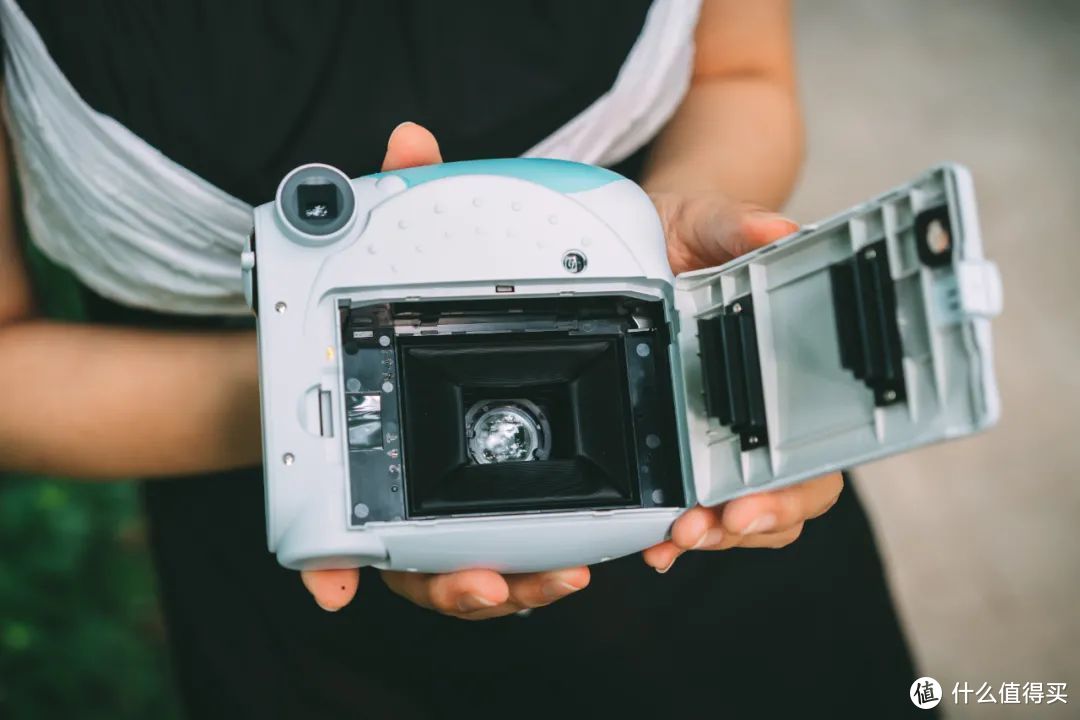 300元的拍立得为何成为女生眼中的“宝藏相机”  小姐姐带你体验富士mini7S一次成像相机