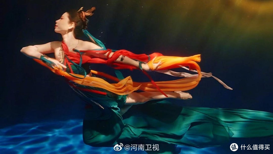 水下中国舞《祈》完整版奉上 当贝投影F3陪你大屏观舞！