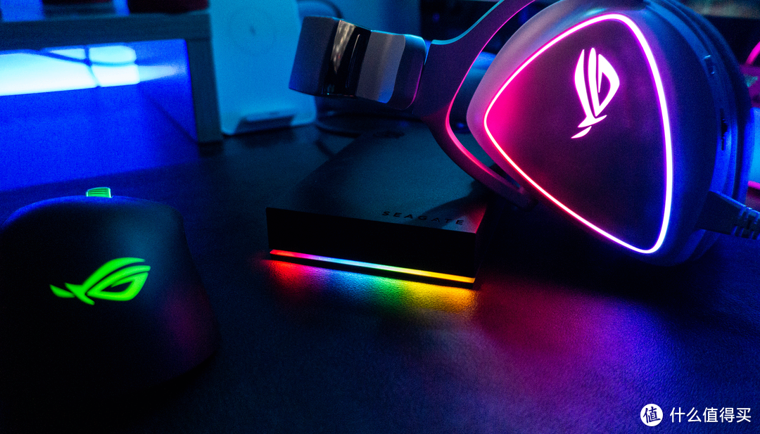 RGB桌面灯效搭建思路：ROG三件套、希捷酷玩极光侠移动硬盘以及其它