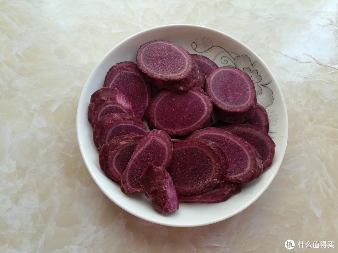 紫薯别再煮着吃，换个花样做，高颜值低热量，粗粮细作更美味