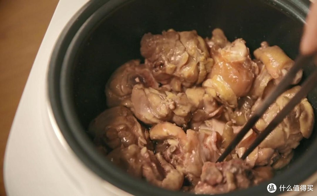 电饭煲香菇炖鸡块，鸡肉浓香入味