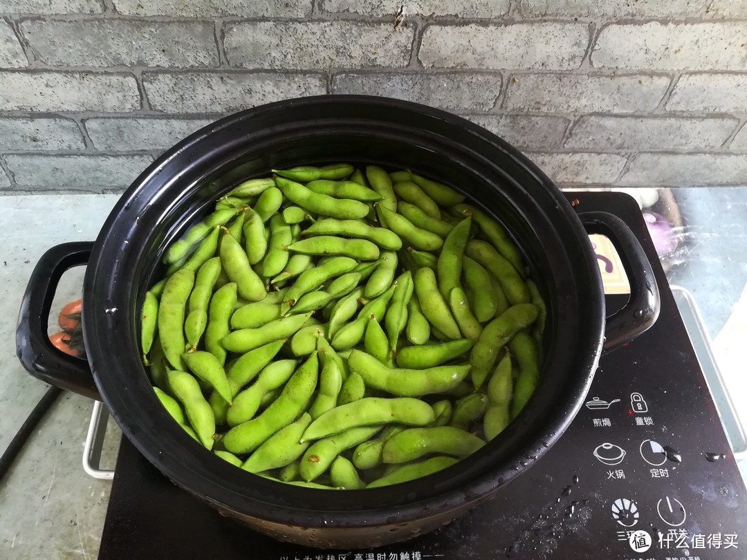 煮盐水毛豆时，很多人顺手做了这一步，难怪煮出来颜色发黄没食欲