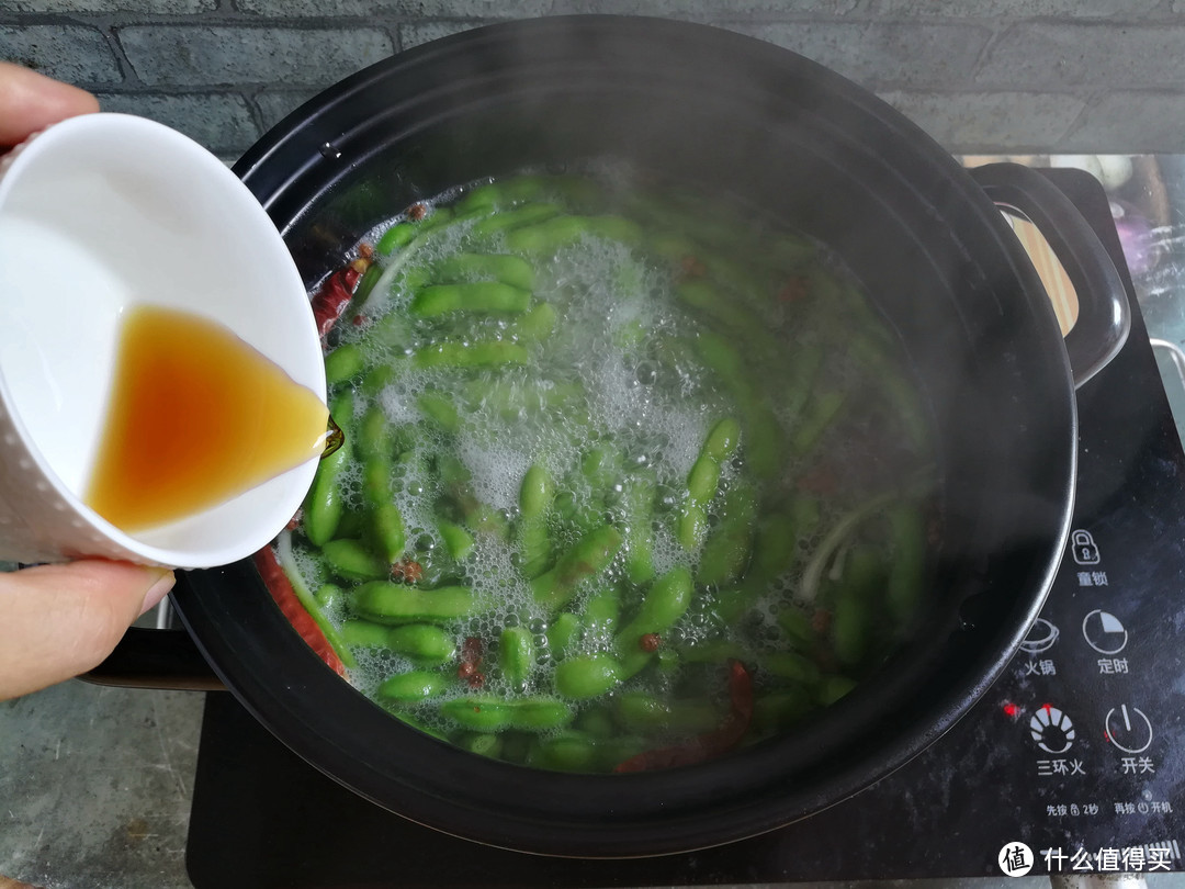 煮盐水毛豆时，很多人顺手做了这一步，难怪煮出来颜色发黄没食欲