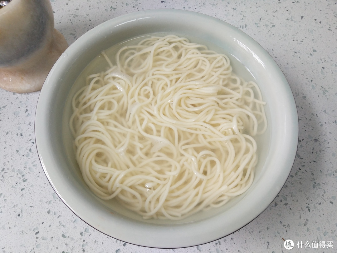 炎炎夏日，到河南遇到这种面条要多吃，秒杀烩面，清凉爽口真过瘾