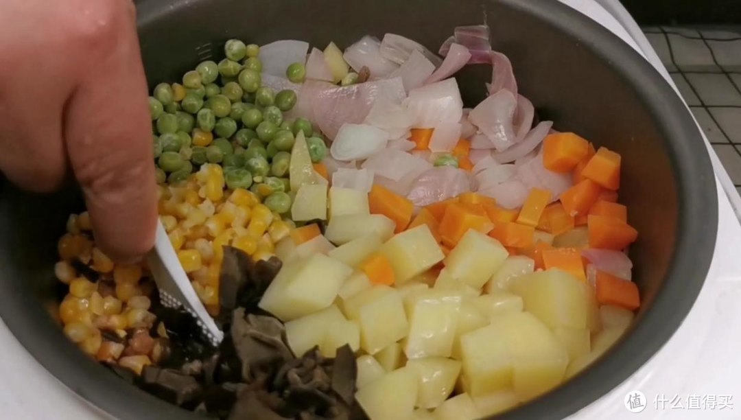 电饭煲牛肉焖饭，做法简单，香味浓郁