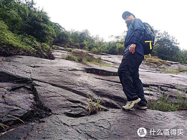 选户外装备？找三夫就对了，比如这防晒衣和伴山长裤！