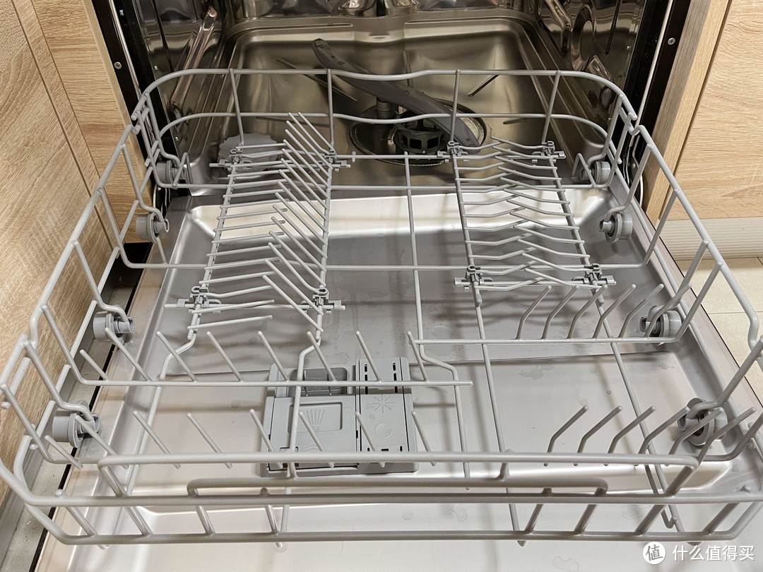 自动开门+80°C杀菌，13套海尔独嵌两用洗碗机体验