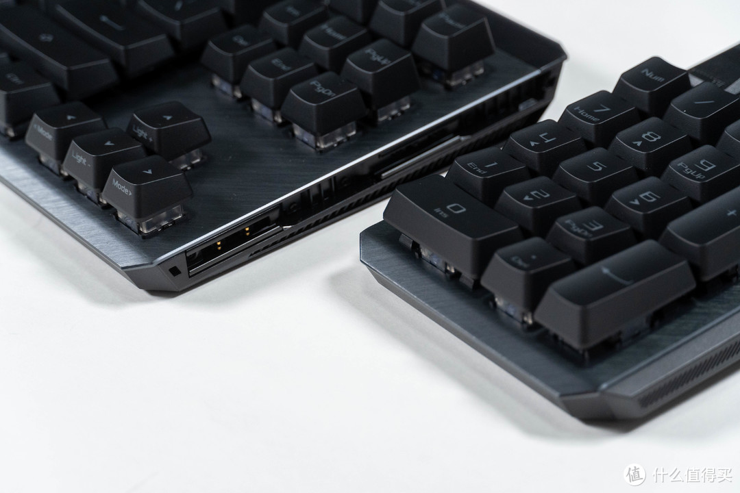 ROG龙骑士2：是顶级量产键盘，更是桌面最强装备
