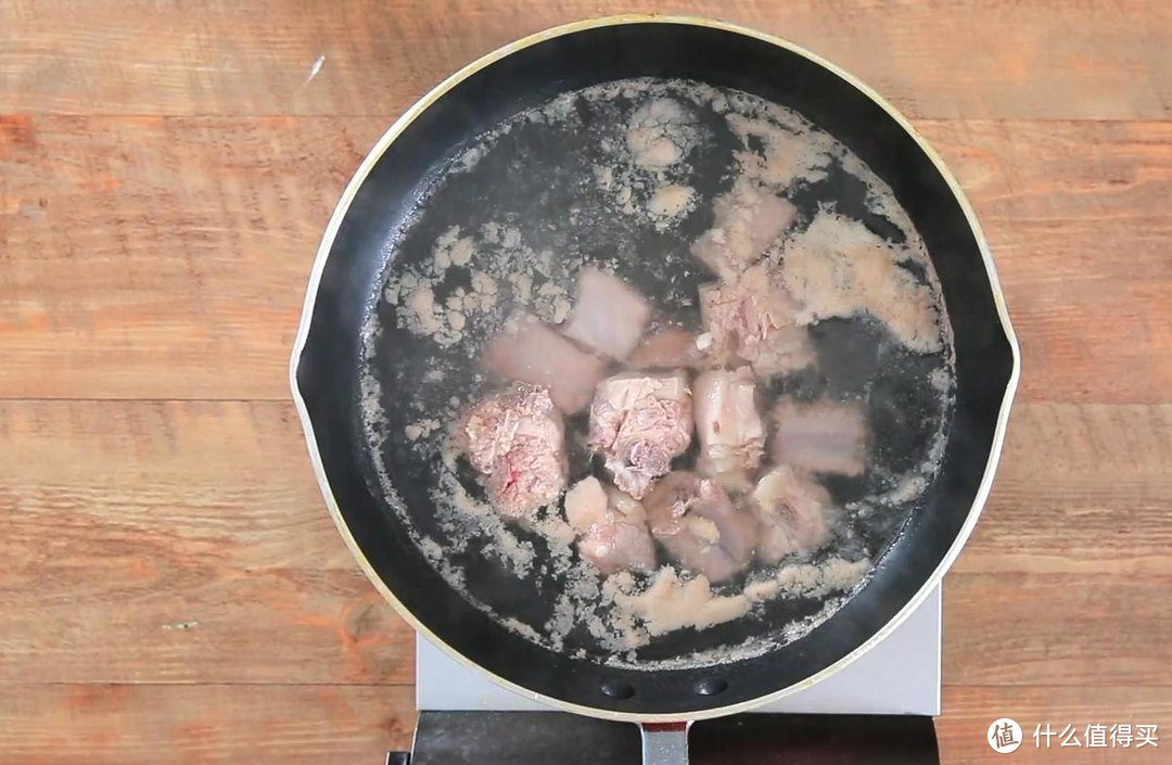 电饭煲排骨焖饭，肉嫩米饭香