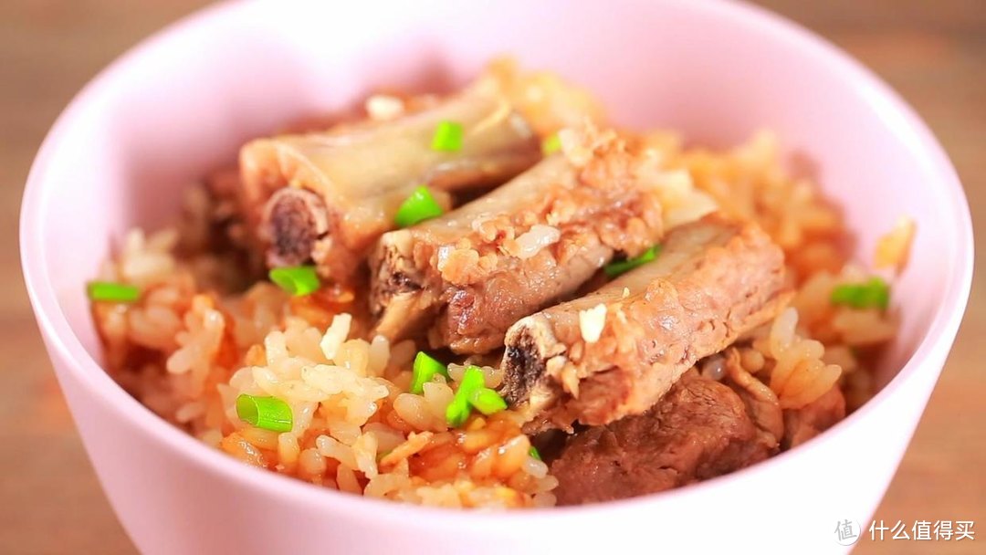 电饭煲排骨焖饭，肉嫩米饭香