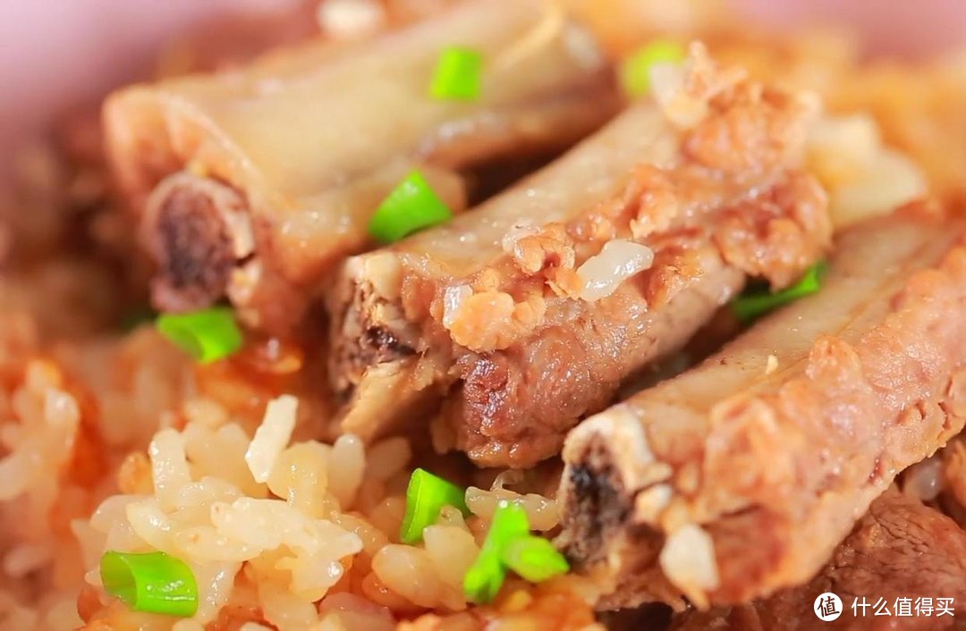 电饭煲排骨焖饭，肉嫩米饭香