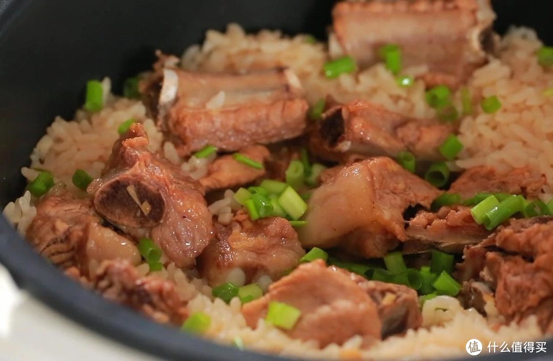 电饭煲排骨焖饭，肉嫩米饭香