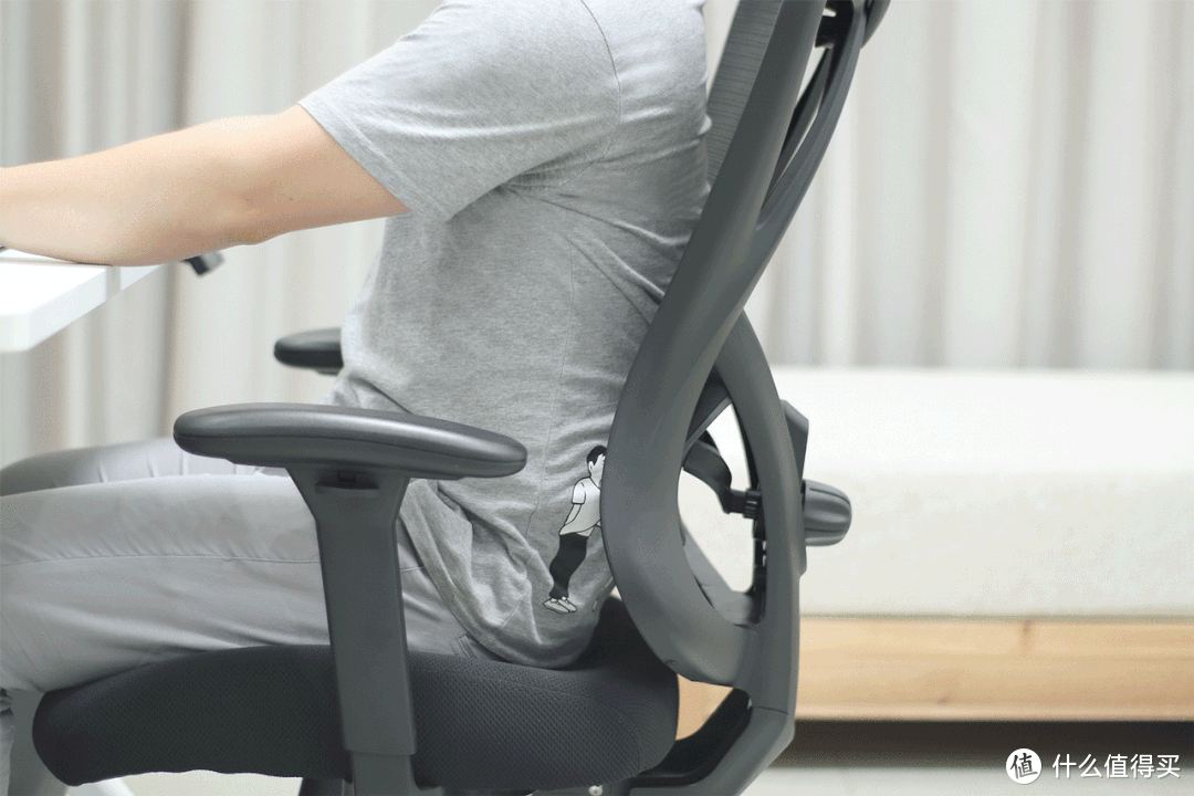 主动为你撑腰的生产力伴侣，UE人体工学护腰椅沃克