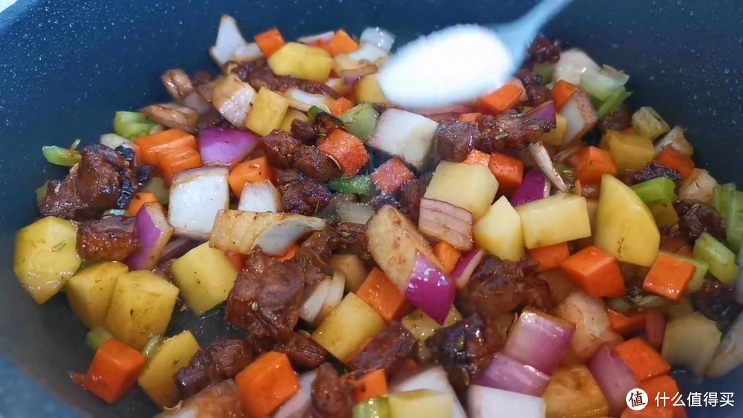 电饭煲手抓羊肉饭，香而不膻，营养美味