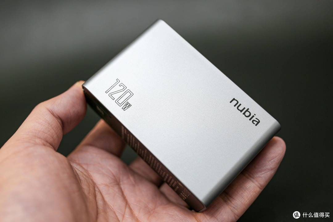氮化镓充电器二三事篇一轻巧便携高效一拖三努比亚120w氮化镓充电器