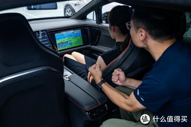 与用户共创“一键看球”上线 高合HiPhi X邀您车里看球