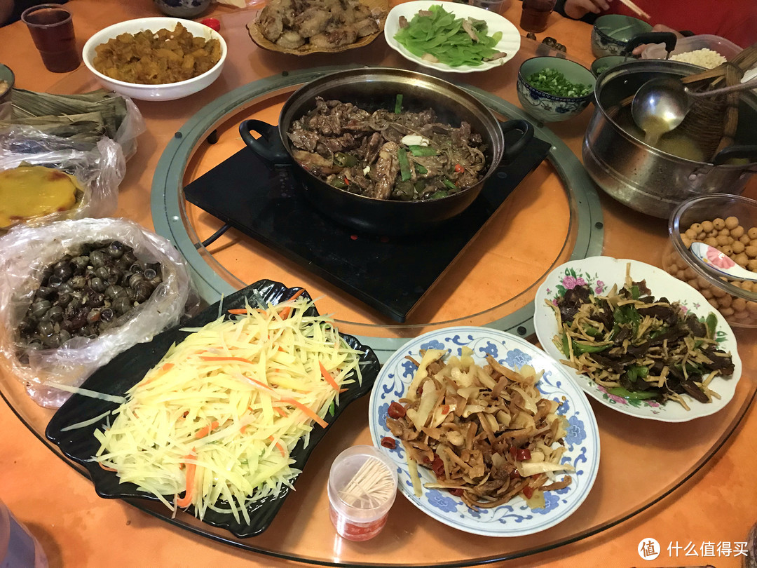 同学聚会，满满一桌菜，花费不到200元，网友：一看就是桂林人