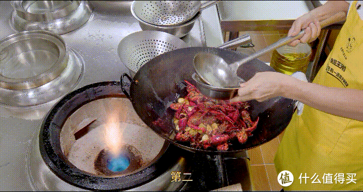 厨师长教你：“油焖小龙虾”的家常做法，香辣入味，越吃越过瘾