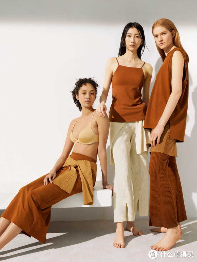 优衣库 x Maiko Kurogouchi 推出2021春夏系列成衣，展现女性身体曲线