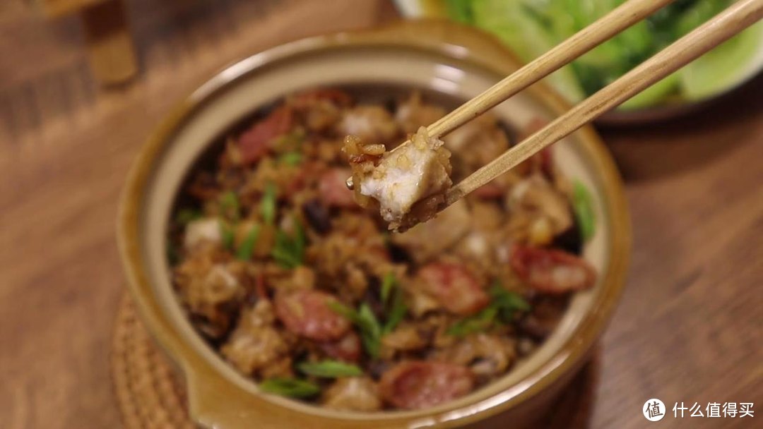 电饭煲腊肠芋头焖饭，香喷喷的