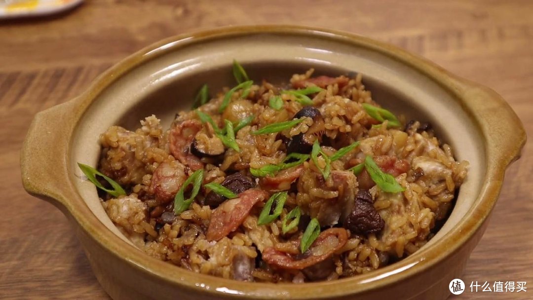 电饭煲腊肠芋头焖饭，香喷喷的