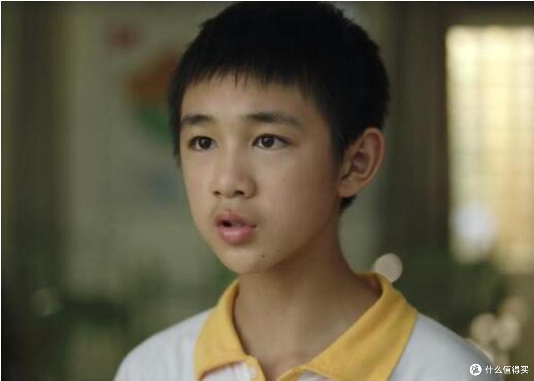 一个家庭儿子是张朝阳女儿是张子枫爸爸沉默不语妈妈疑神疑鬼地下室还