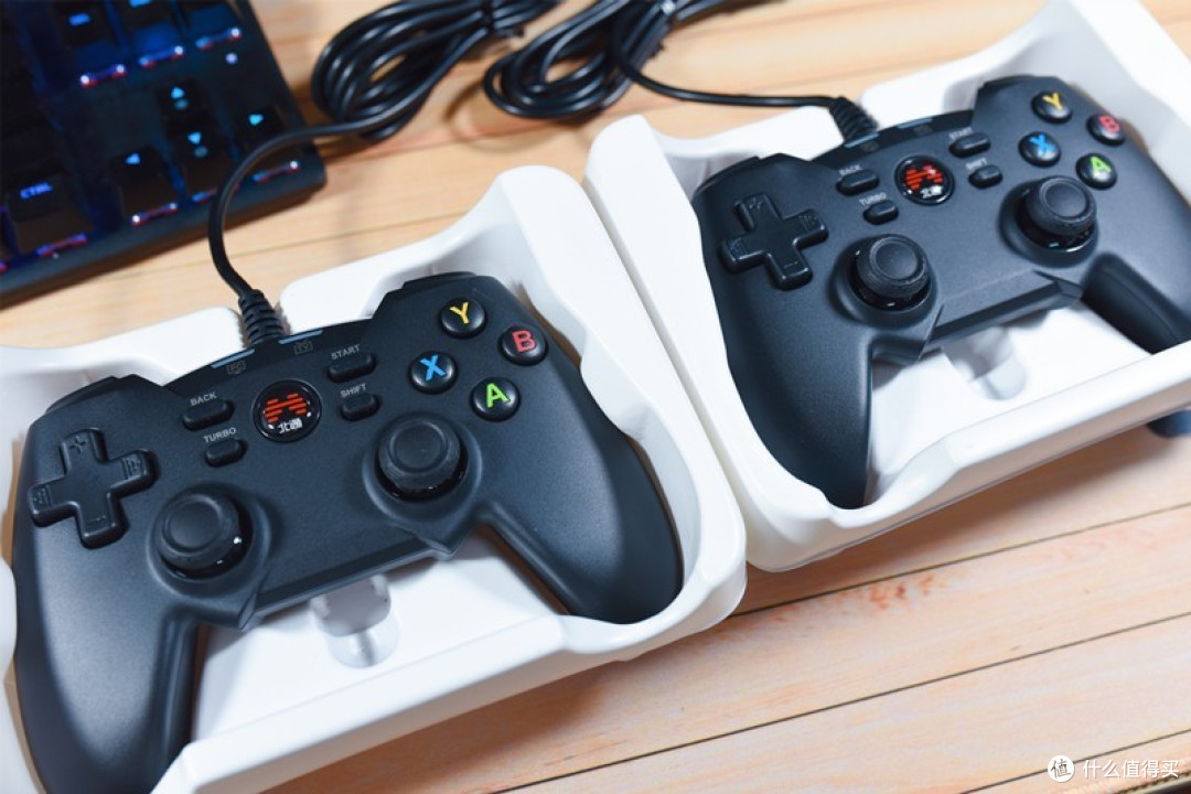 给你一个双打的机会 北通蝙蝠4游戏手柄 游戏手柄 什么值得买