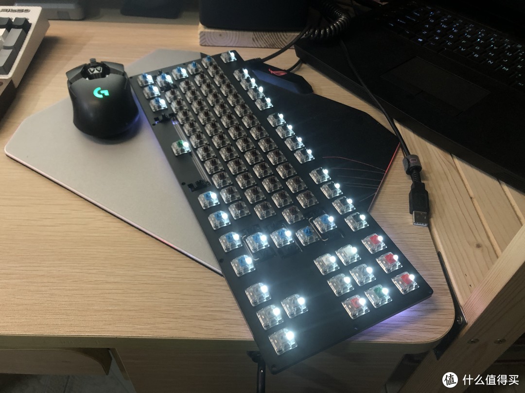 客制化键盘换轴与加灯