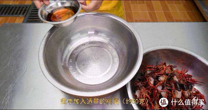 厨师长教你：“咸蛋黄锅巴小龙虾”的做法，色泽金黄，壳脆肉香