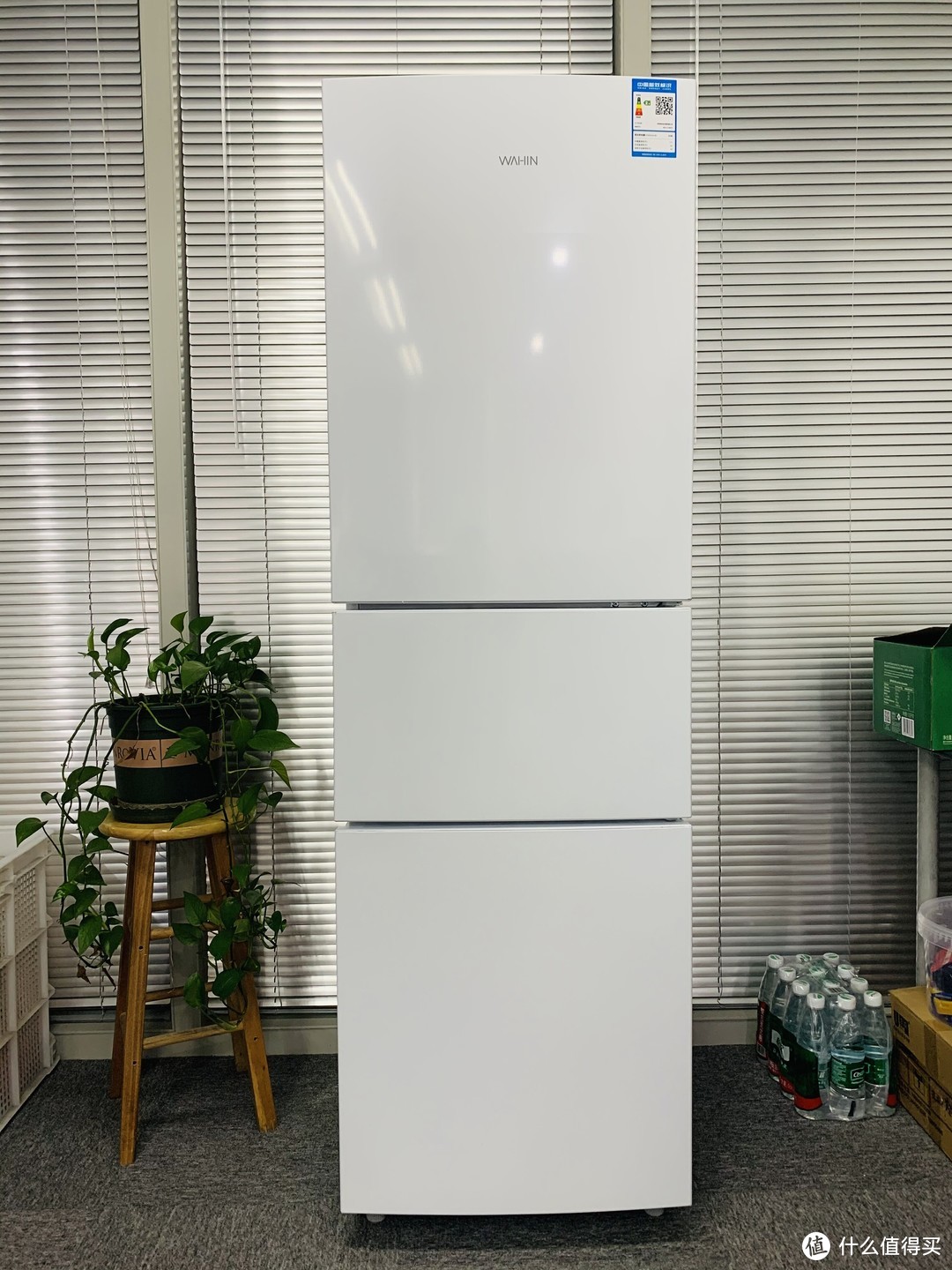 为了屯生鲜，买了一台新冰箱——华凌冰箱215L