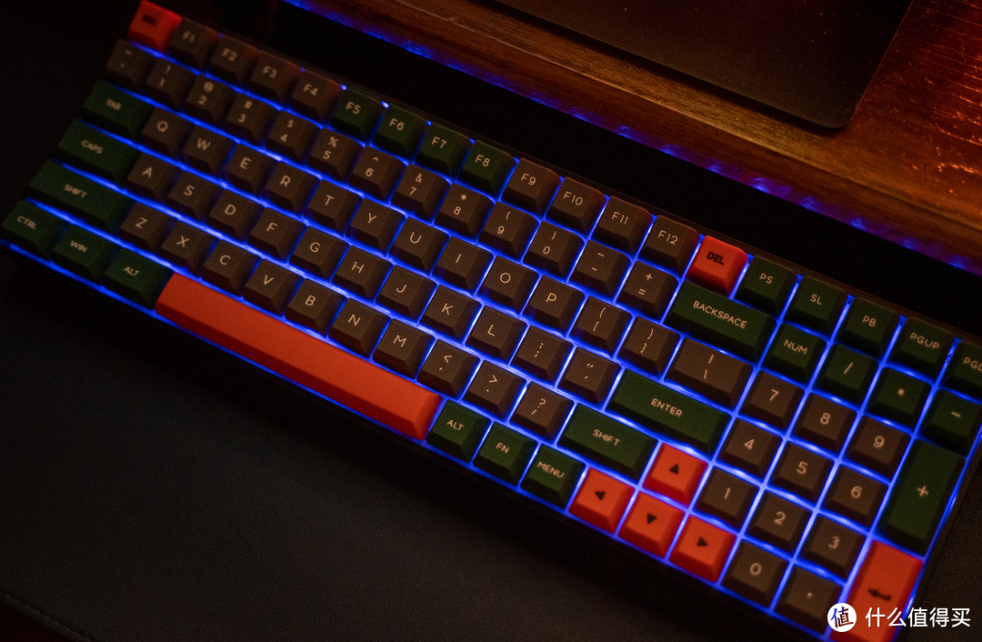 家用超帅的客制化键盘：极客定制 SKYLOONG 小呆虫 GK96 红轴硅胶机械键盘开箱体验！