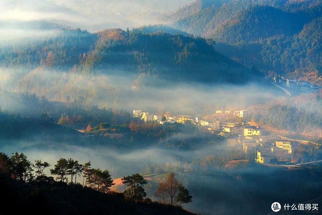 晨雾飘渺的歙县村落©图虫创意