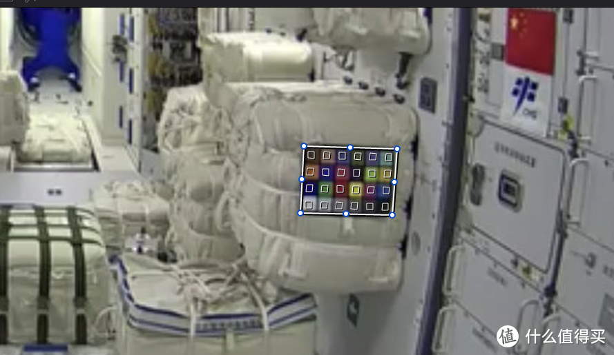 神12带了个魔方上天？聊聊被航天员带上太空的摄影器材！