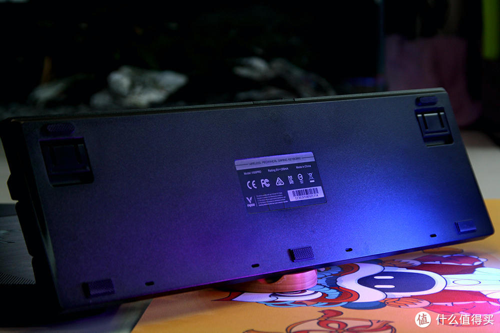 雷柏V500Pro无线机械键盘-防滑垫展示