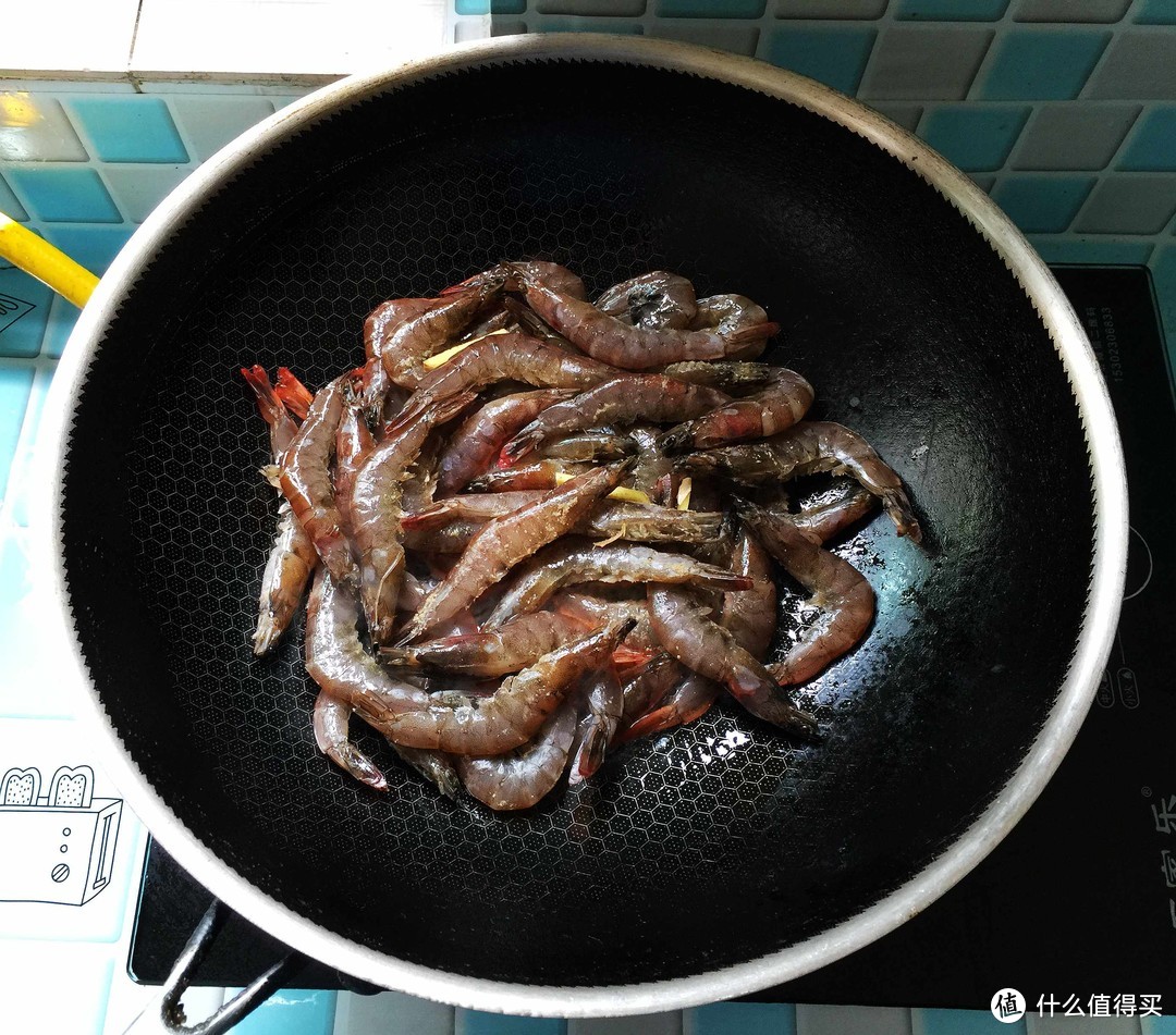夏天最爱的大虾吃法，加入“它”烧一烧，鲜甜弹牙又入味，特香！