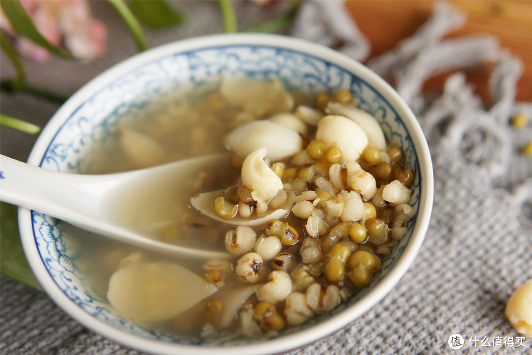 夏天煮绿豆汤，用自来水、纯净水、矿泉水差别大了，别弄错了