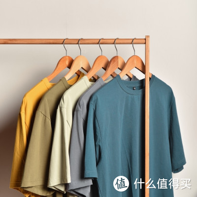 服装设计师买白T，不会专挑贵的，三个问题轻松买到逢人就夸的T恤