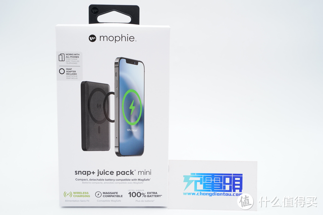 重量和iPhone 12 mini相当，短途出行首选mophie磁吸无线充电宝
