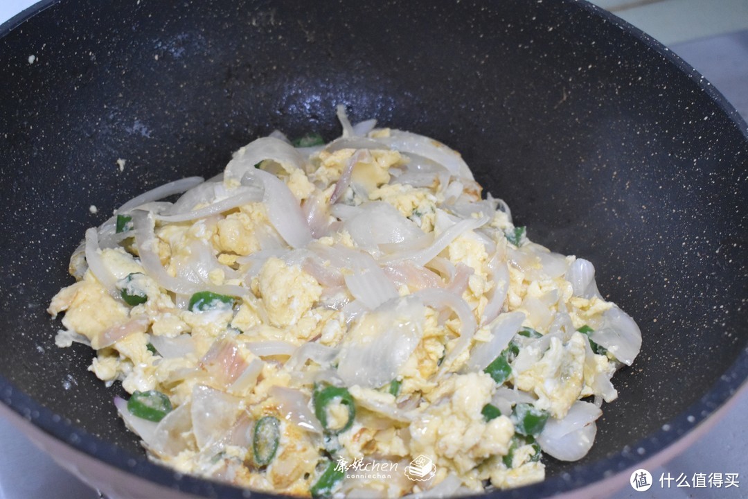 它低脂水分含量多，用鸡蛋炒两下开胃又下饭